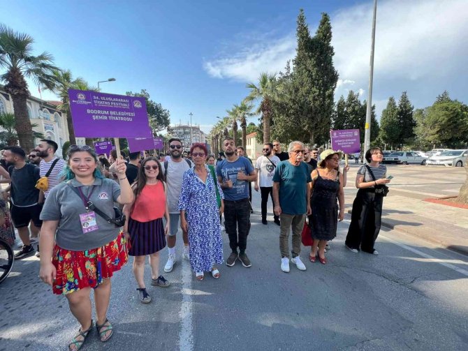 Bodrum Belediyesi Şehir Tiyatrosu Denizli’deydi