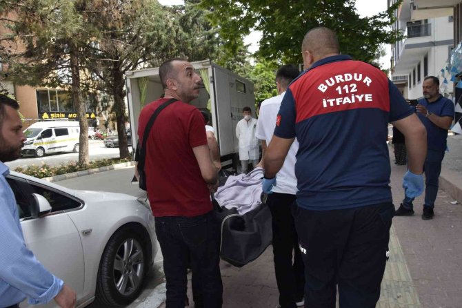 Apartta Ölü Bulundu