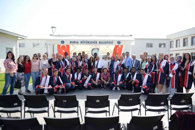 Misafir Öğrenciler Mezuniyet Töreninde Türkçelerini Konuşturdu