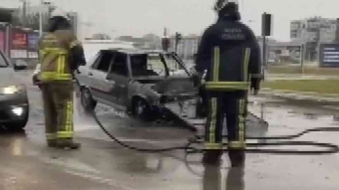 Bursa’da Otomobil Alev Topuna Döndü