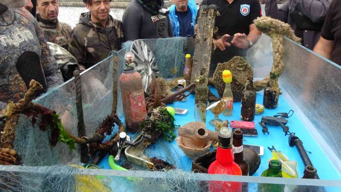 İ̇zmit Körfezi’nin Dibinden Çıkanlar ’Yok Artık’ Dedirtti