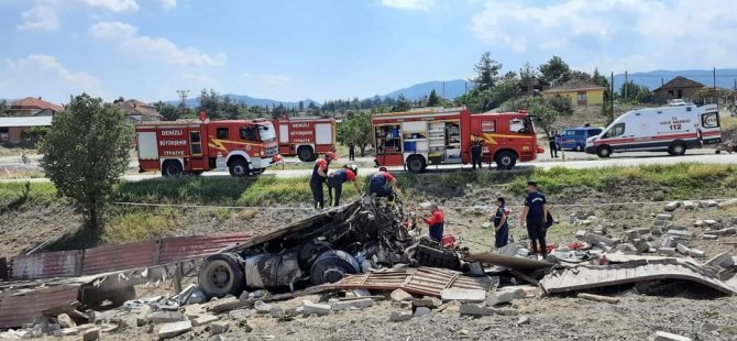 Hurdaya Dönen Tırdan Şans Eseri Kurtuldu