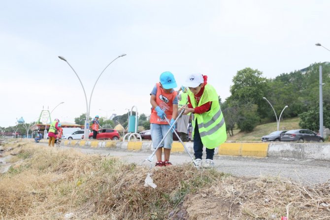 Derince’de Kıyı Ve Deniz Dibi Temizliği Yapıldı