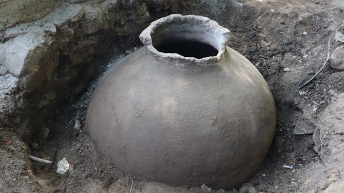 "Bazı Karadeniz’in Efesi’nde" Pithos Bulundu