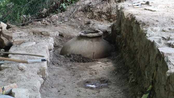"Bazı Karadeniz’in Efesi’nde" Pithos Bulundu