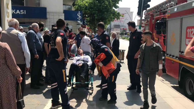 Üzerine Benzin Döküp Kendini Yakmaya Kalkıştı, Ekipler İkna Etti
