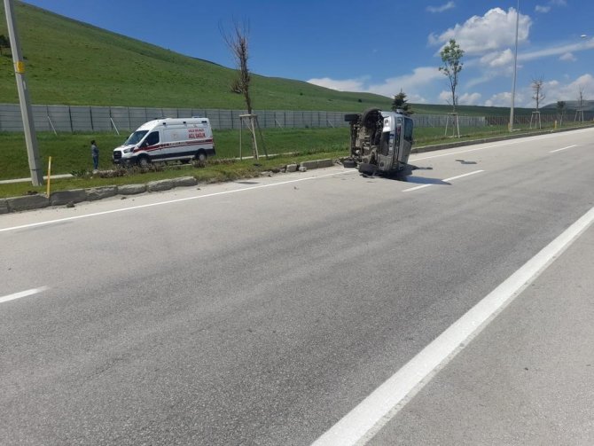 Direksiyon Hakimiyetini Kaybeden Otomobil Takla Attı