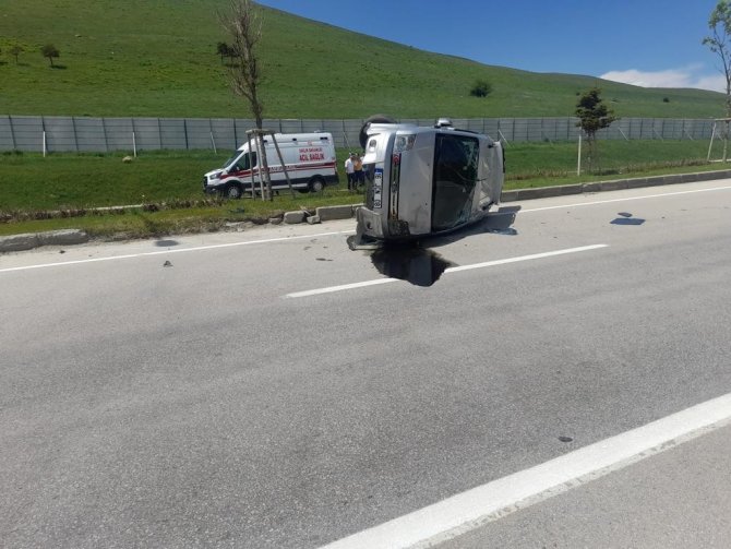 Direksiyon Hakimiyetini Kaybeden Otomobil Takla Attı
