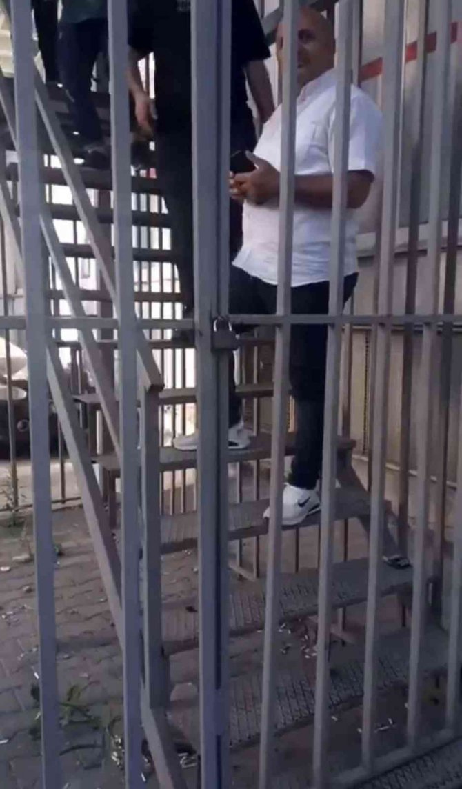 Alevlerden Kaçan İşçiler Yangın Merdiveninde Mahsur Kaldı: Yangında Faciadan Dönüldü
