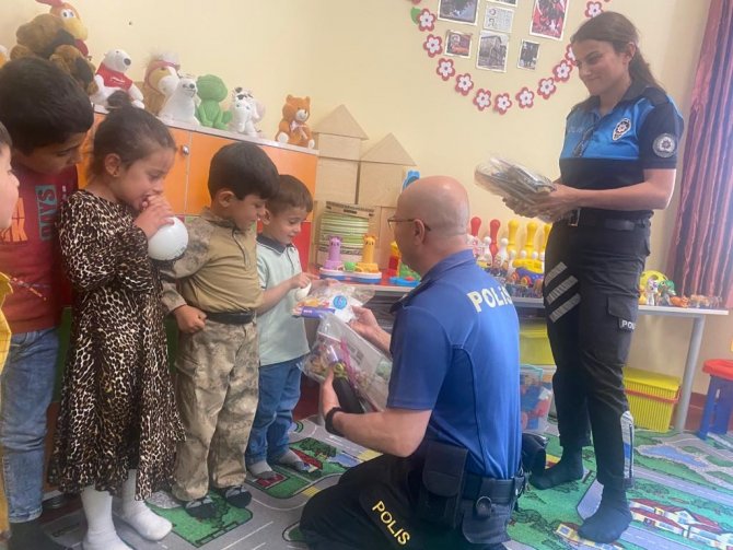 Hakkari Polisi Yeşilay Mesleğini Tanıttı