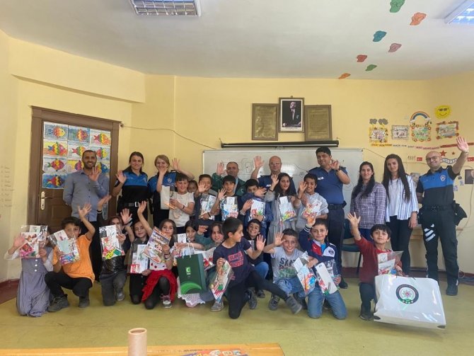 Hakkari Polisi Yeşilay Mesleğini Tanıttı