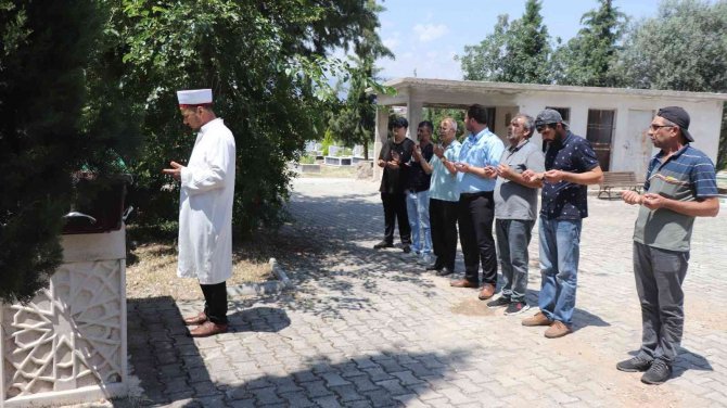 Bu Acıya Yürek Dayanmaz: Annesi Bayıldı, Dayısı Mezarına Uzanıp Katile Öfke Kustu