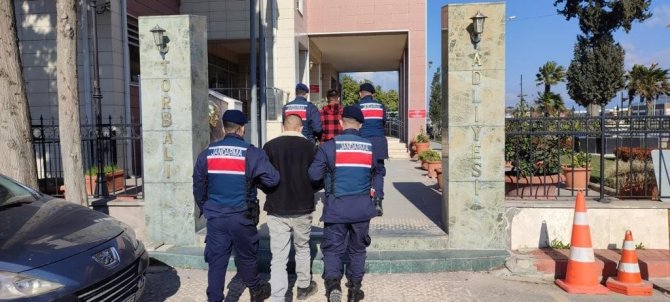 İ̇zmir’de Jasat Ekipleri, Firari 12 Zanlıyı Yakaladı