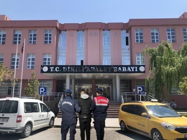 İ̇zmir’de Jasat Ekipleri, Firari 12 Zanlıyı Yakaladı