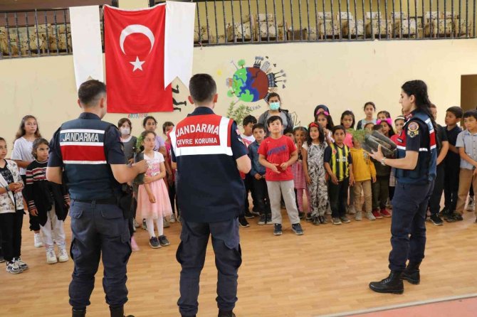 Jandarma Ekipleri, Öğrencilerle Çevre Bilinci İçin Fidan Dikti