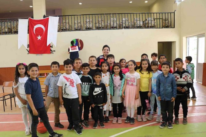 Jandarma Ekipleri, Öğrencilerle Çevre Bilinci İçin Fidan Dikti