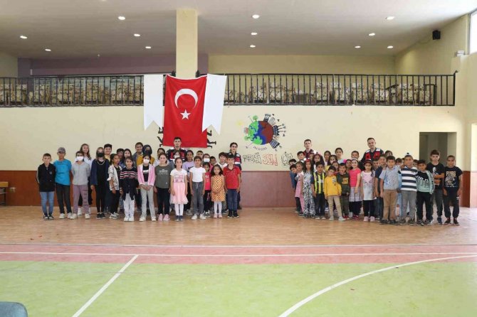 Jandarma Ekipleri, Öğrencilerle Çevre Bilinci İçin Fidan Dikti