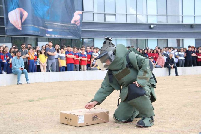 Jandarma Ekiplerinden Öğrencilere Meslek Tanıtımı