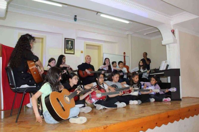 Kemaliye’de Yılsonu Sergisi