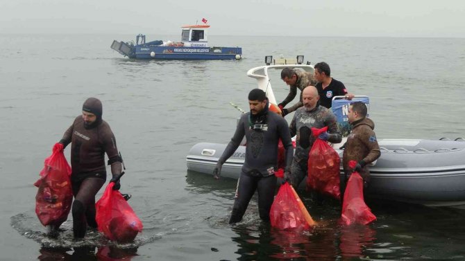 İ̇zmit Körfezi’nin Dibinden Çıkanlar ’Yok Artık’ Dedirtti