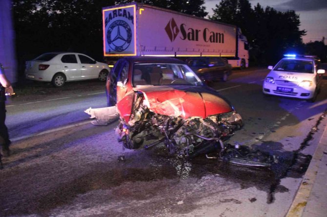 Kontrolden Çıkan Otomobil Ağaca Çarptı: 4 Yaralı