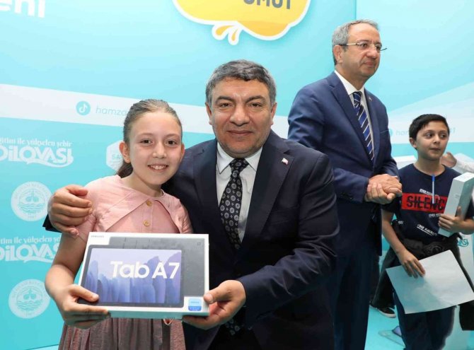 Yaz Tatili Öncesi, Öğrencilerin Ücretsiz Tablet Mutluluğu