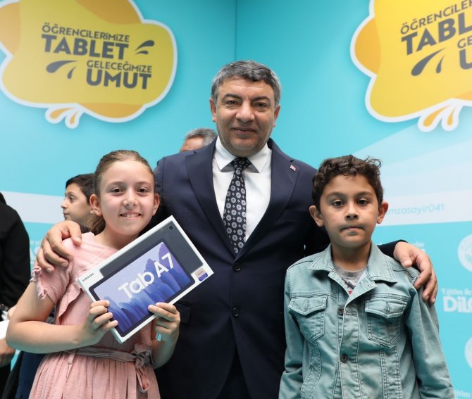 Yaz Tatili Öncesi, Öğrencilerin Ücretsiz Tablet Mutluluğu