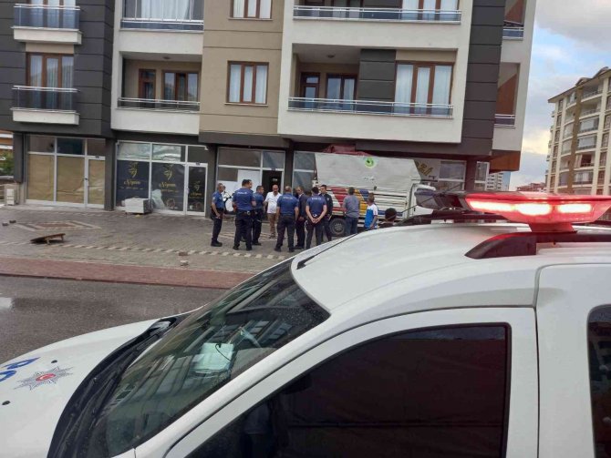 İ̇ş Yeri Sahibini Vurmak İçin Saldıran Kardeşler Misafiri Vurdu