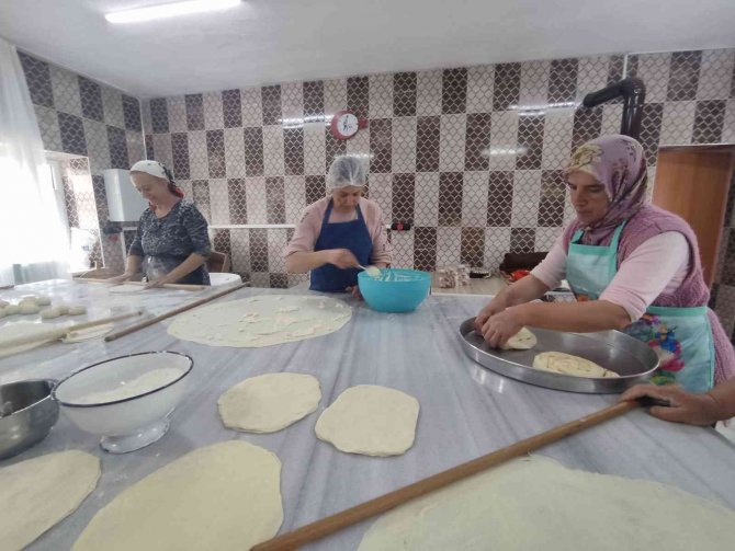 Yeşilburçlu Kadınlar, Kurdukları Kooperatifle Yöresel Ürünlere Değer Katıyor