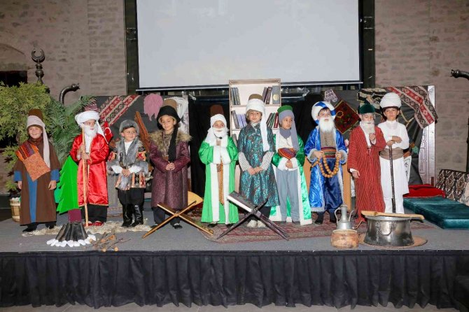 Meram’da Minik Öğrenciler ‘Büyük Gönül Erleri’ni Canlandırdı