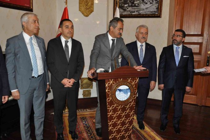 Milli Eğitim Bakanı Özer Kars’ta