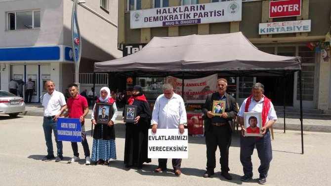 Muş’ta Evlat Nöbeti Tutan Anneler 60 Haftadır Çocuklarının Yolunu Gözlüyor