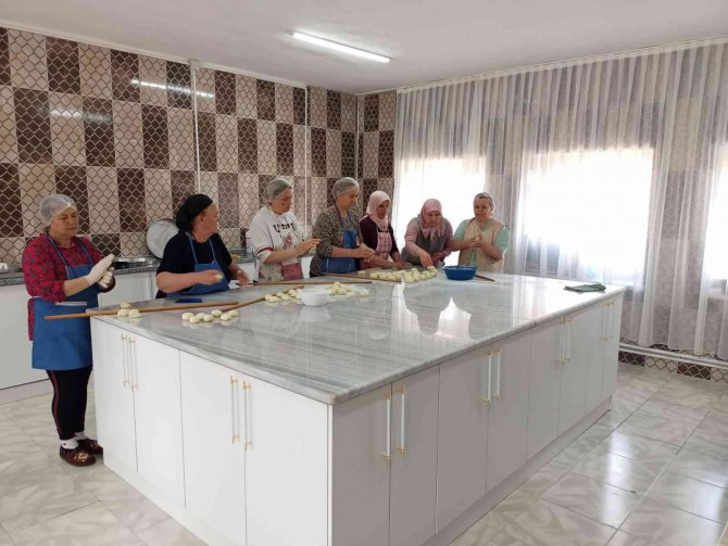 Yeşilburçlu Kadınlar, Kurdukları Kooperatifle Yöresel Ürünlere Değer Katıyor