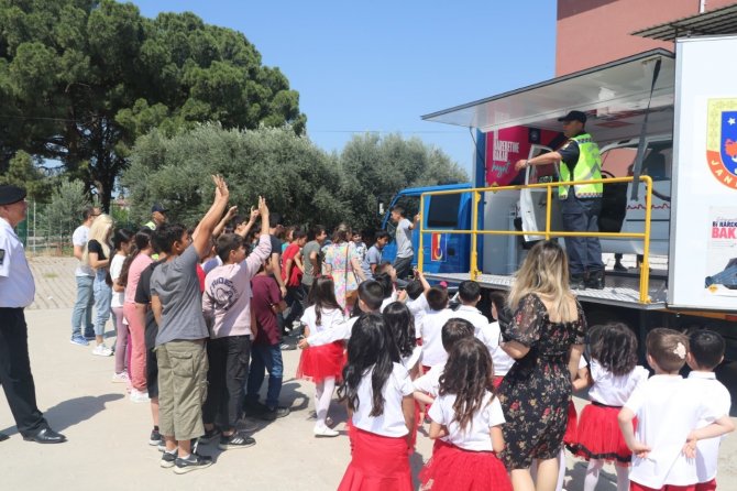 Öğrencilere Emniyet Kemerinin Önemi Anlatıldı