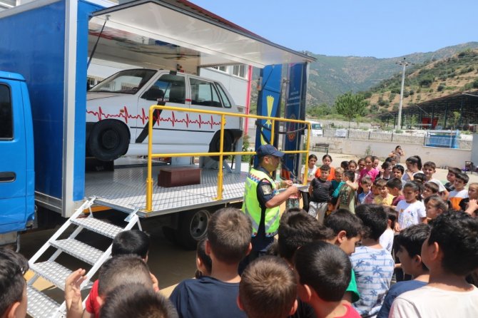 Öğrencilere Emniyet Kemerinin Önemi Anlatıldı