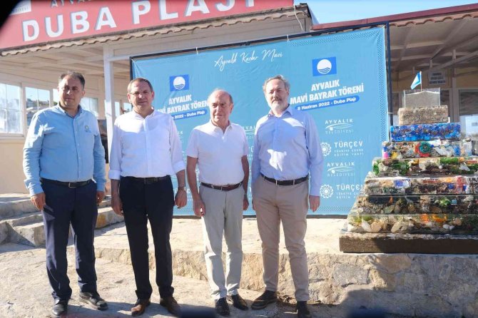 Denizden Çıkan Çöpler İle Anıt Yaptılar