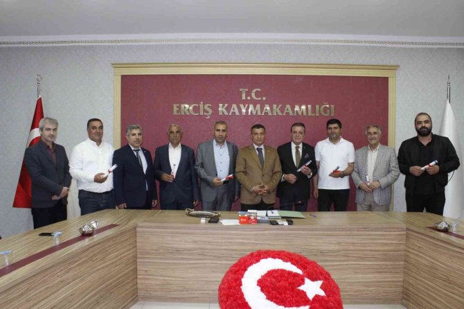 Erciş Oto Galericiler Sitesi’nin Tapu Senetleri Teslim Edildi