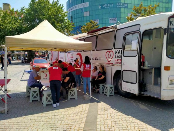 Edremit Kan Bağışında Birinci Sırada Yerini Aldı