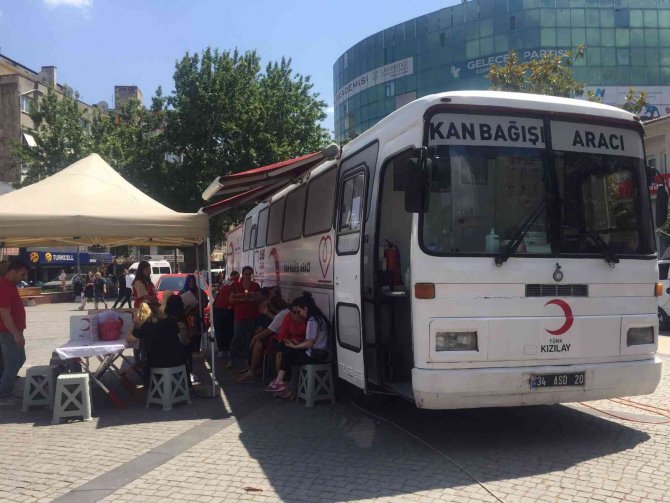 Edremit Kan Bağışında Birinci Sırada Yerini Aldı