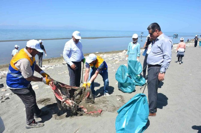 Tuşba Belediyesi’nden, ‘Temiz Bir Çevre İçin Öğrencilerle El Ele’ Kampanyası