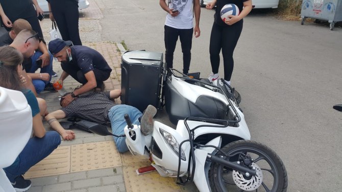 Yaralı Motorlu Kuryeye İlk Müdahaleyi Vatandaşlar Yaptı