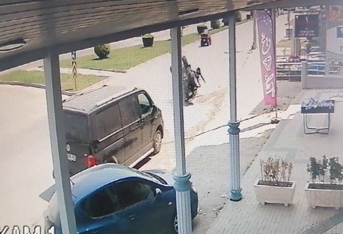 Park Halindeki Minibüse Çarpan Atv Takla Attı, İ̇ngiliz Turist Yaralandı