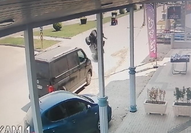 Park Halindeki Minibüse Çarpan Atv Takla Attı, İ̇ngiliz Turist Yaralandı