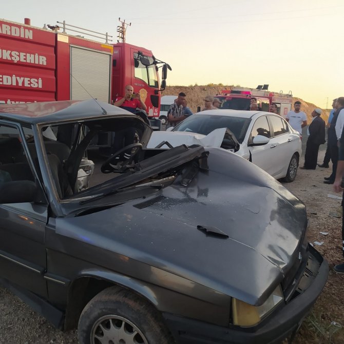 Mardin’de 5 Kişinin Yaralandığı Kazada 1 Kişi Hayatını Kaybetti