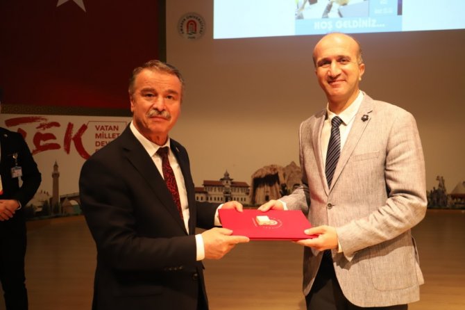 Amasya Üniversitesi’nde Başarılı Akademisyenler Ödüllendirildi