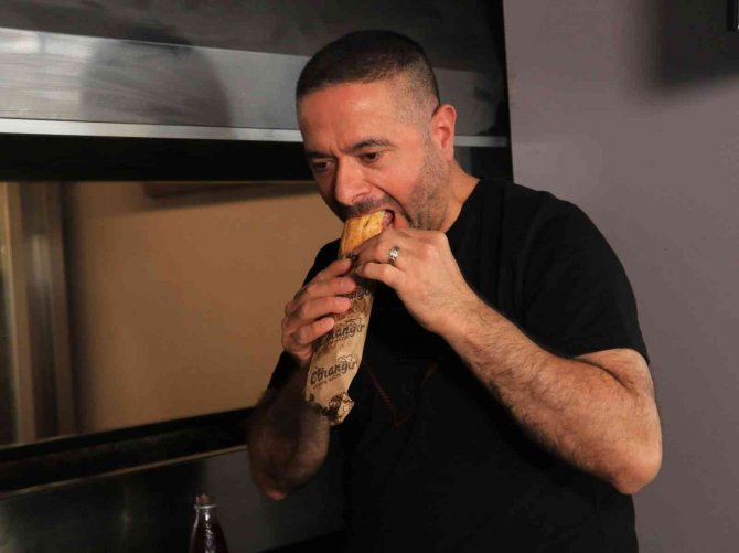 Eski Usul Adana Kebabı Yeniden Yapıp Satmaya Başladı