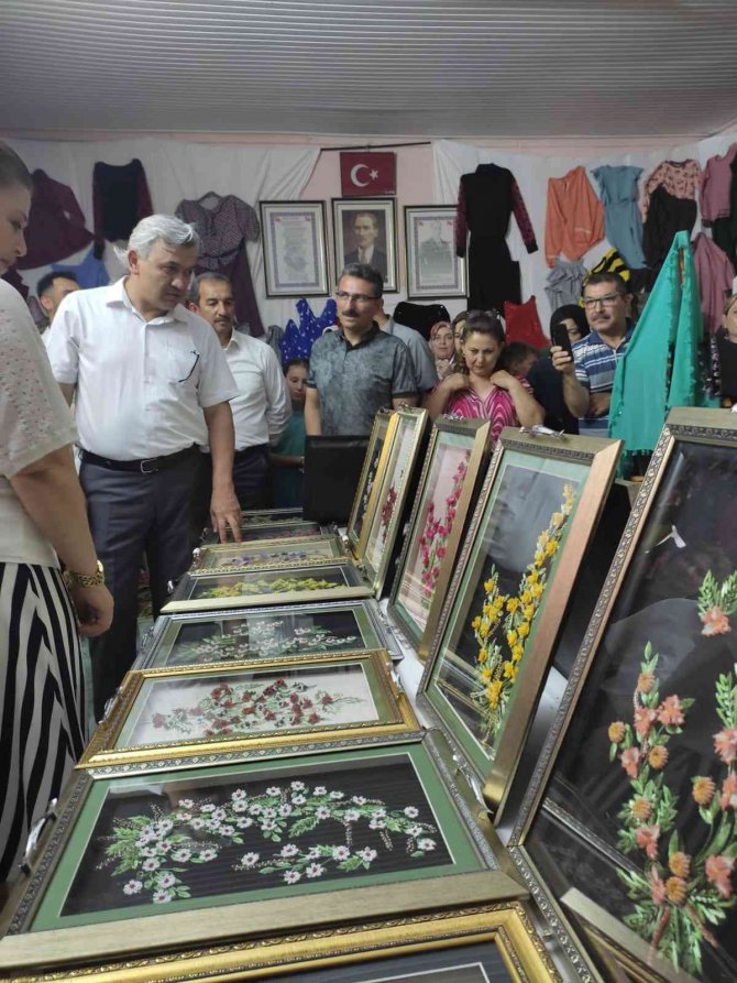 Köy Kadınları El Sanatları Sergisi Açtı