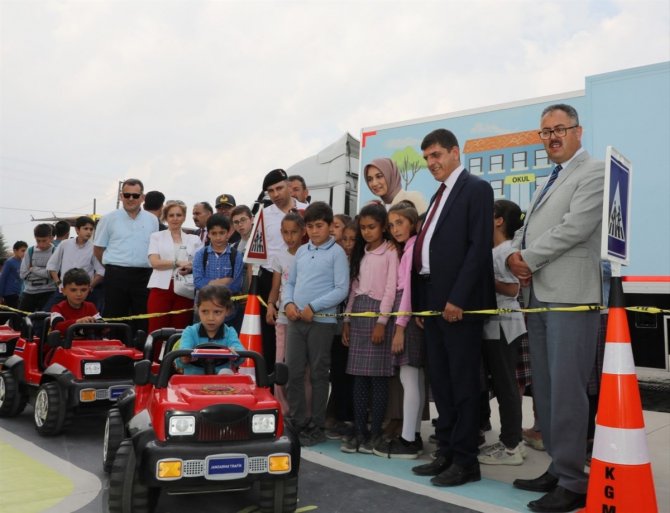 Vali Yiğitbaşı Trafik Eğitimine Katıldı