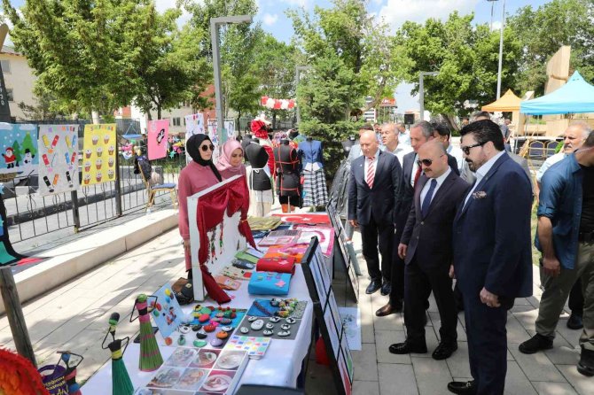 Ağrı’da Mesleki Eğitim Sergisi Açıldı