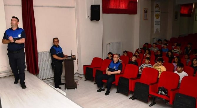 Altınova’da Öğrencilere, "Bilinçli Tüketici" Eğitimi